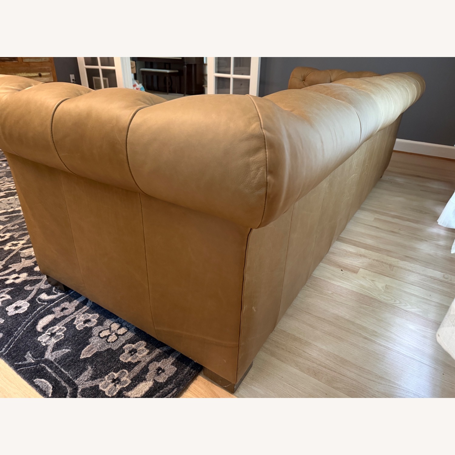Bassett Jamestown Chesterfield-style Leather Sofa - image-6