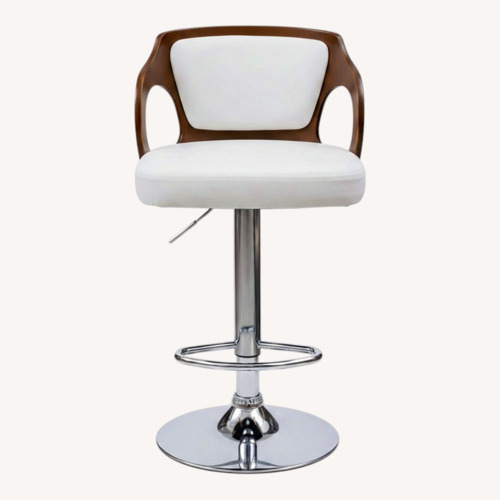Used Contemporary Stool for sale on AptDeco