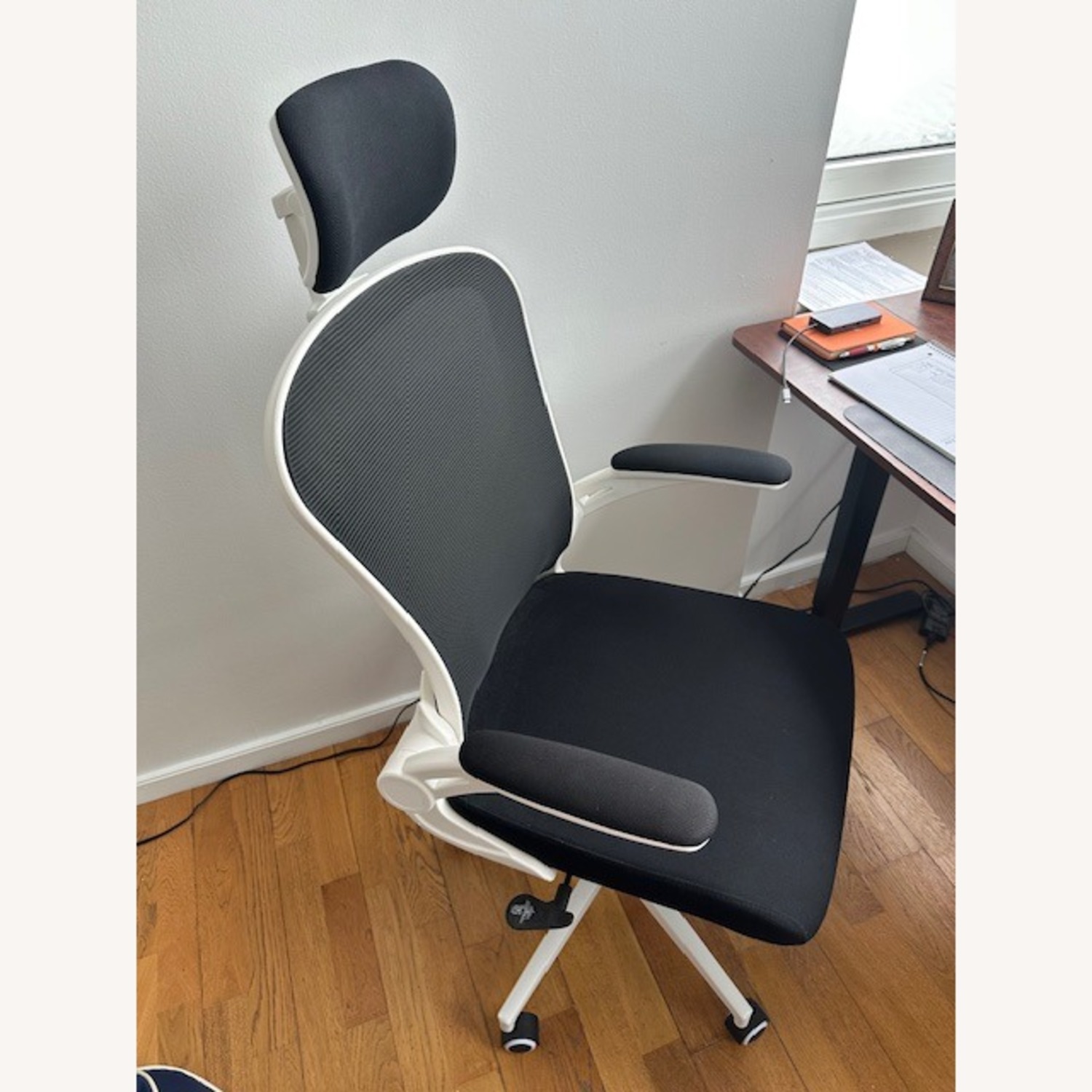 Ergonomic Desk Chair - image-1