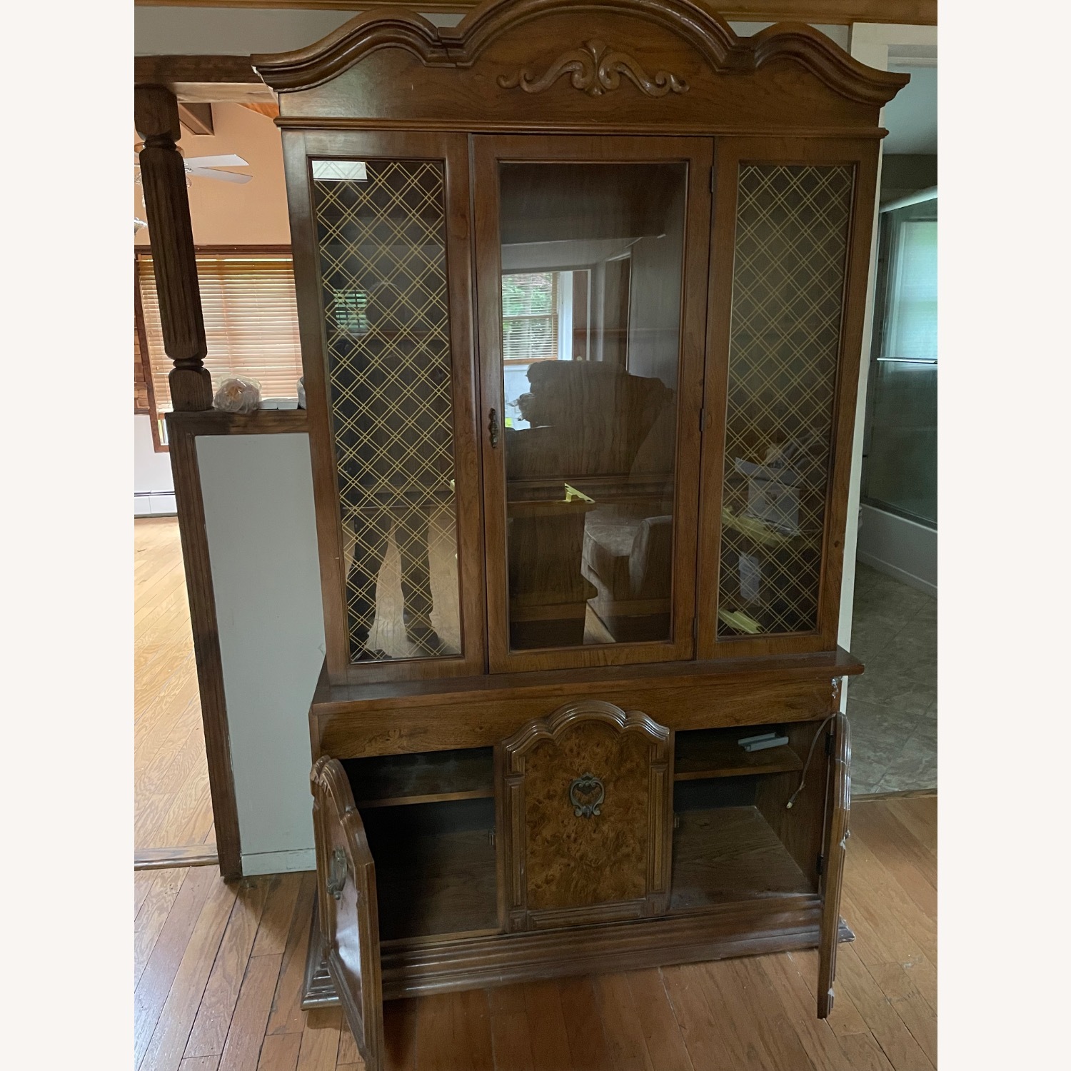 Vintage Traditional Display Cabinet - image-3