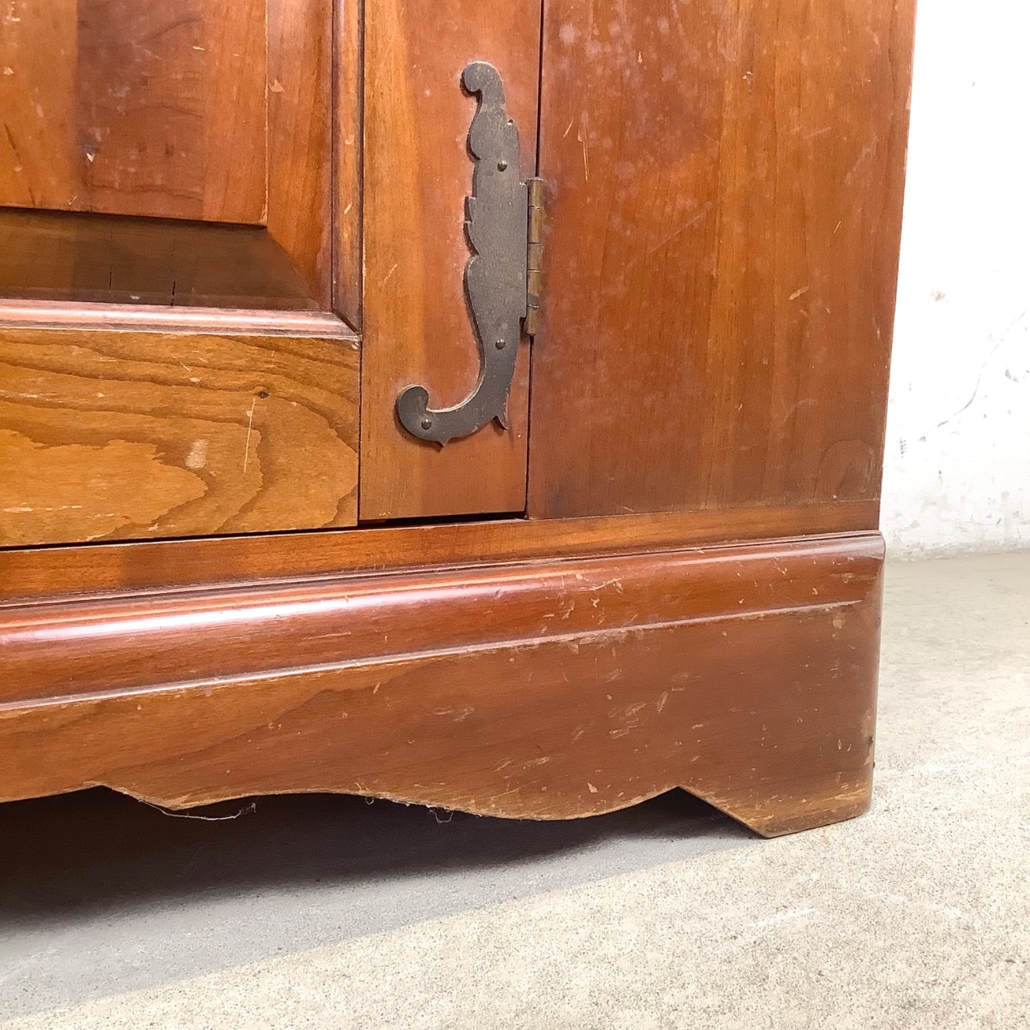 Vintage American Cherry End Server - image-13