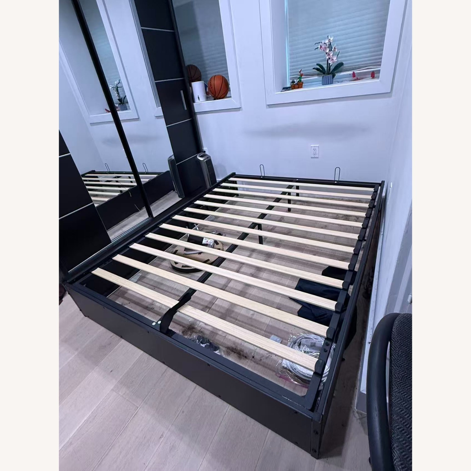 Black Wood Lift Up Storage Queen Bed - image-3