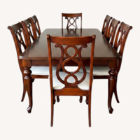 Broyhill Dining Set with Two Extra Leaves 
