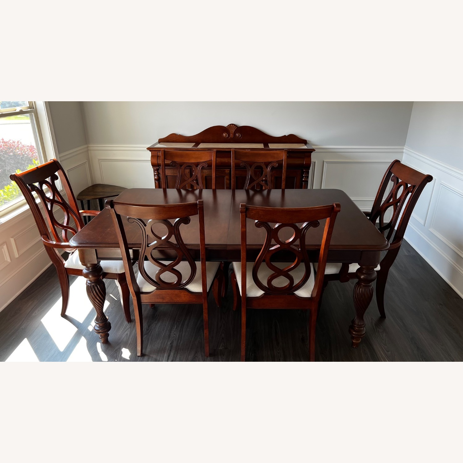 Broyhill Dining Set with Two Extra Leaves - image-12