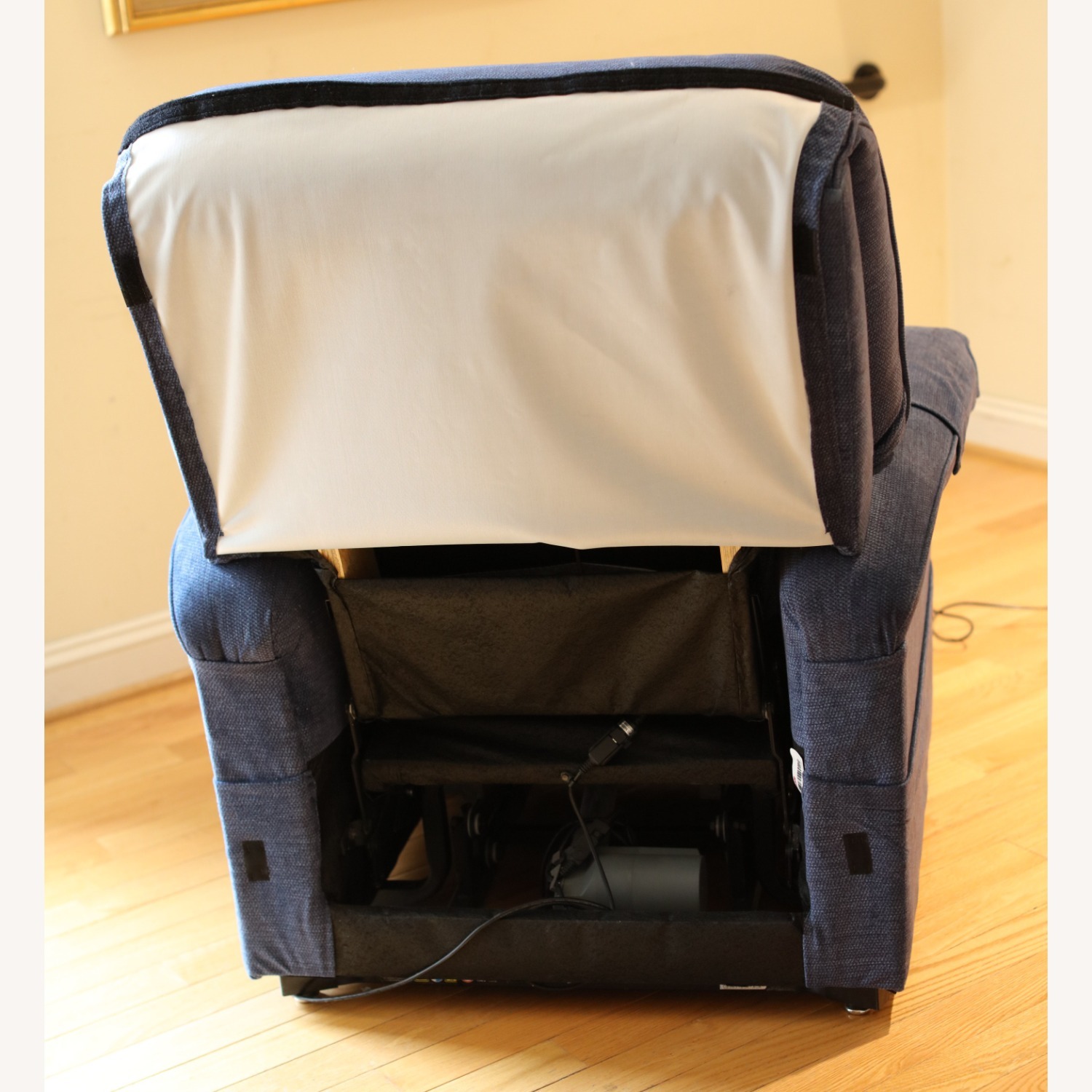 Pride Heritage Power Recliner Size Small - image-6