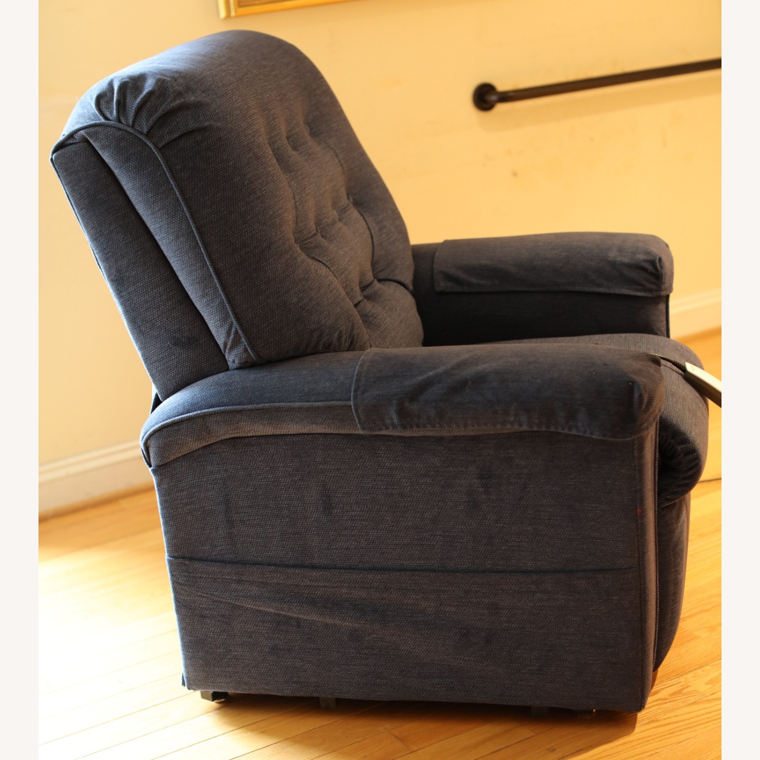 Pride Heritage Power Recliner Size Small - image-4