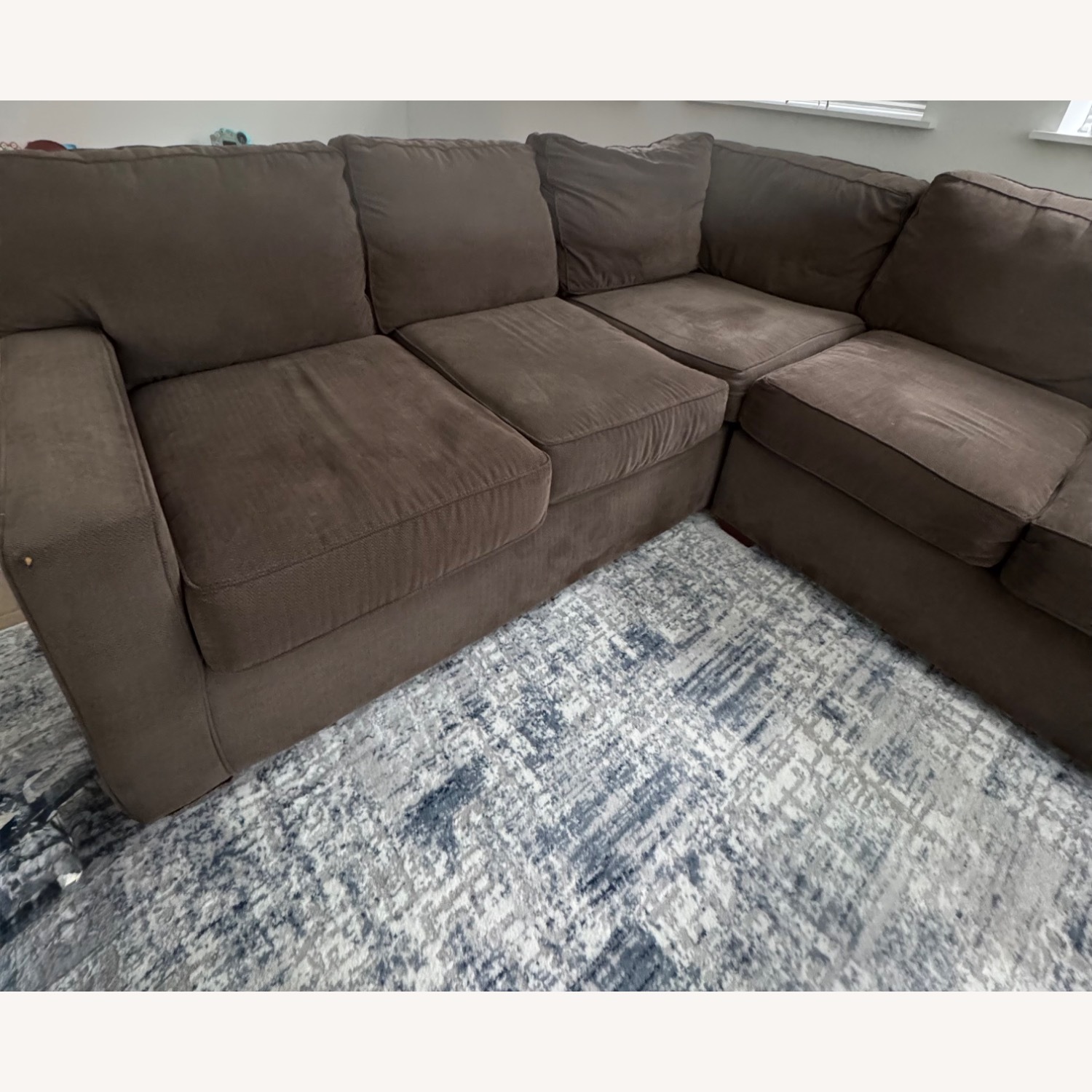 Jennifer Convertibles 2-Piece Sectional - image-4