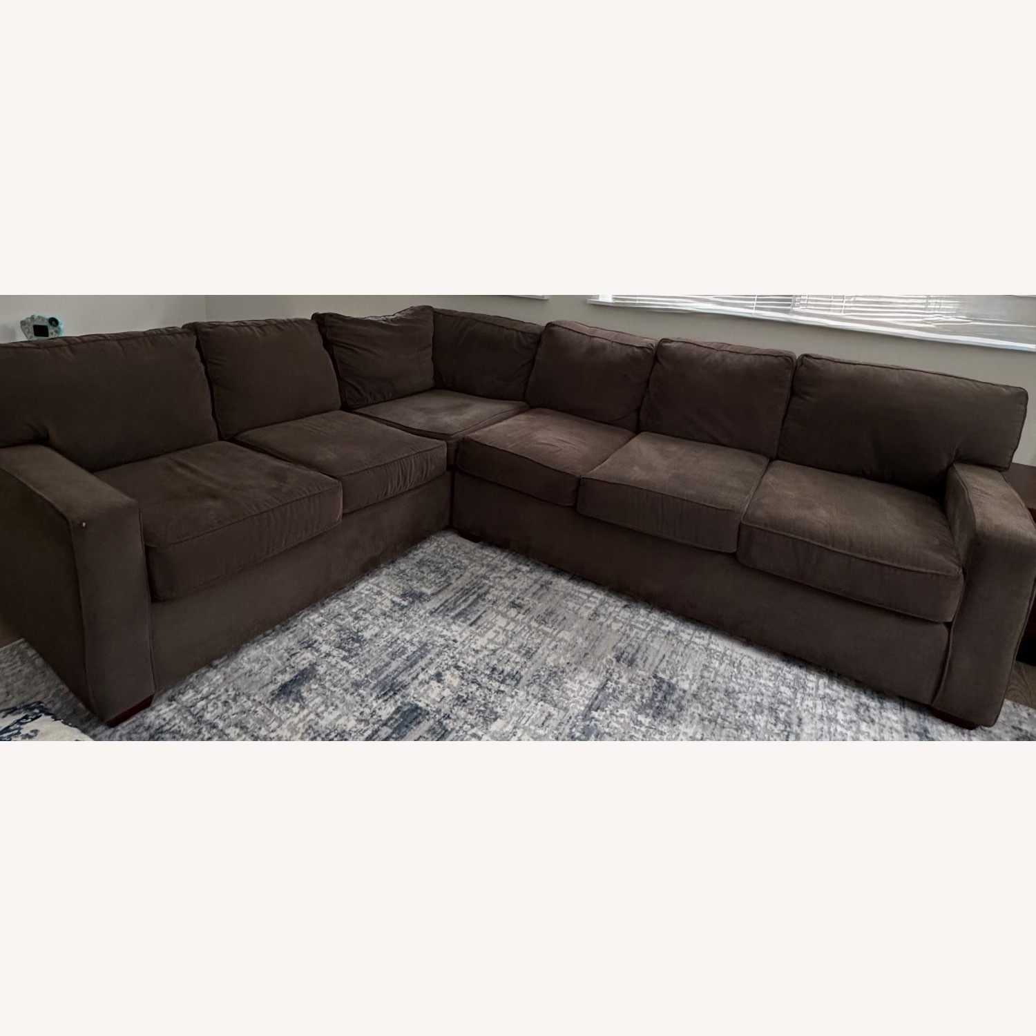 Jennifer Convertibles 2-Piece Sectional - image-3