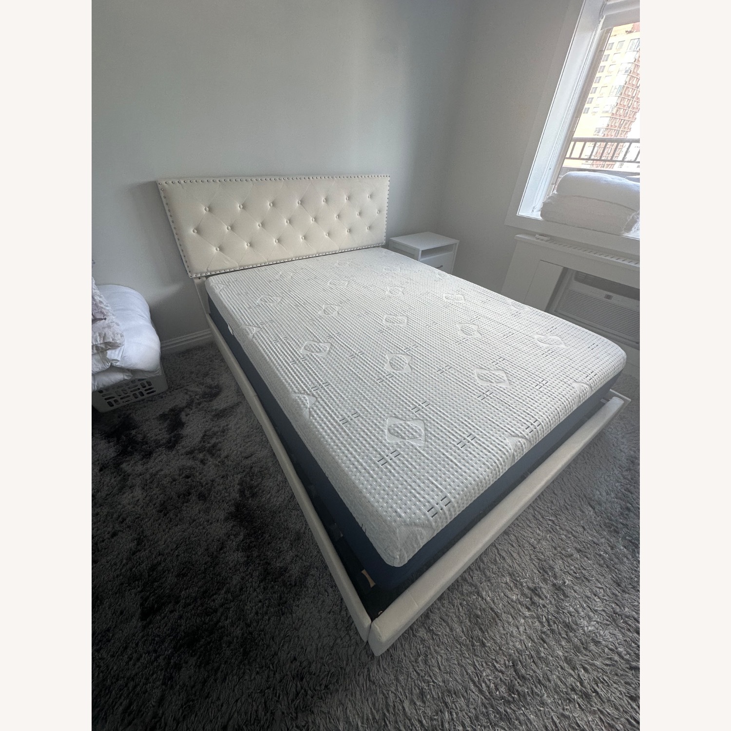 Contemporary Queen Bed - image-8