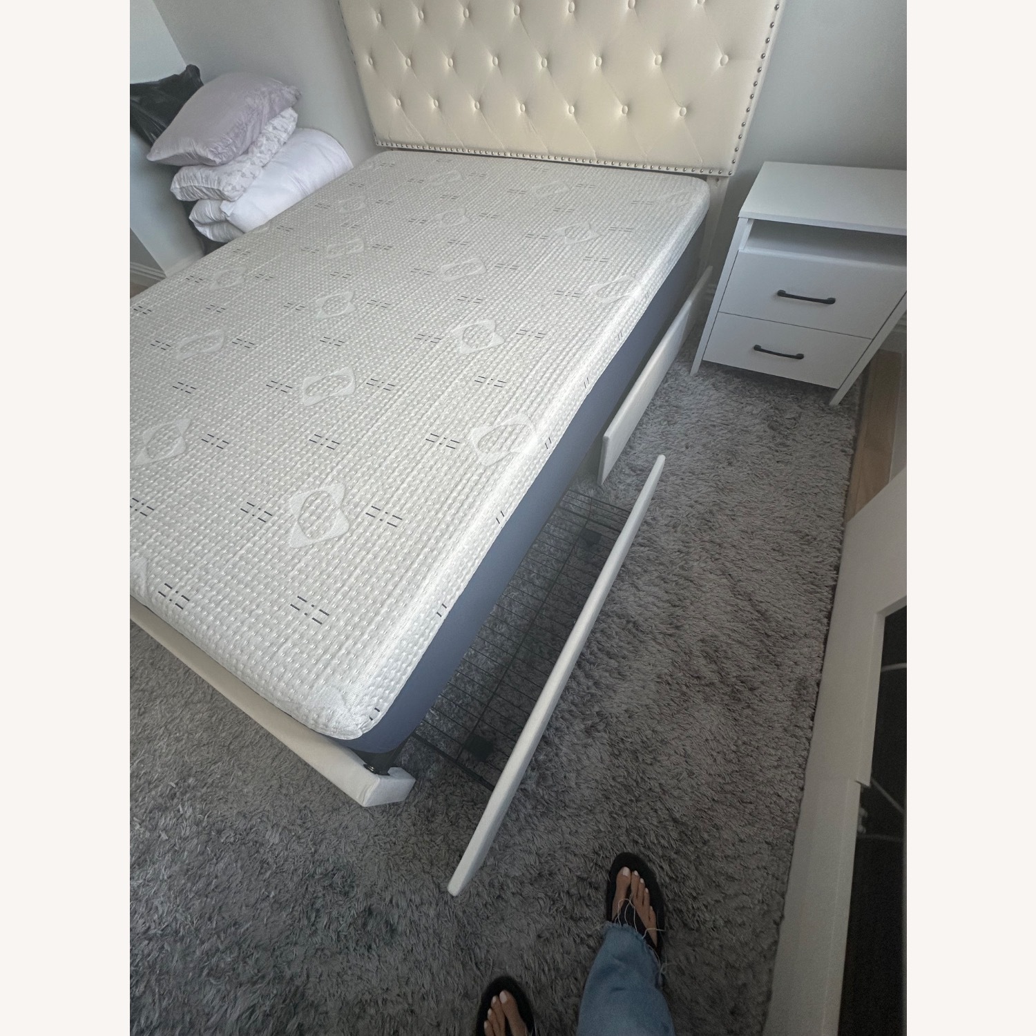 Contemporary Queen Bed - image-7