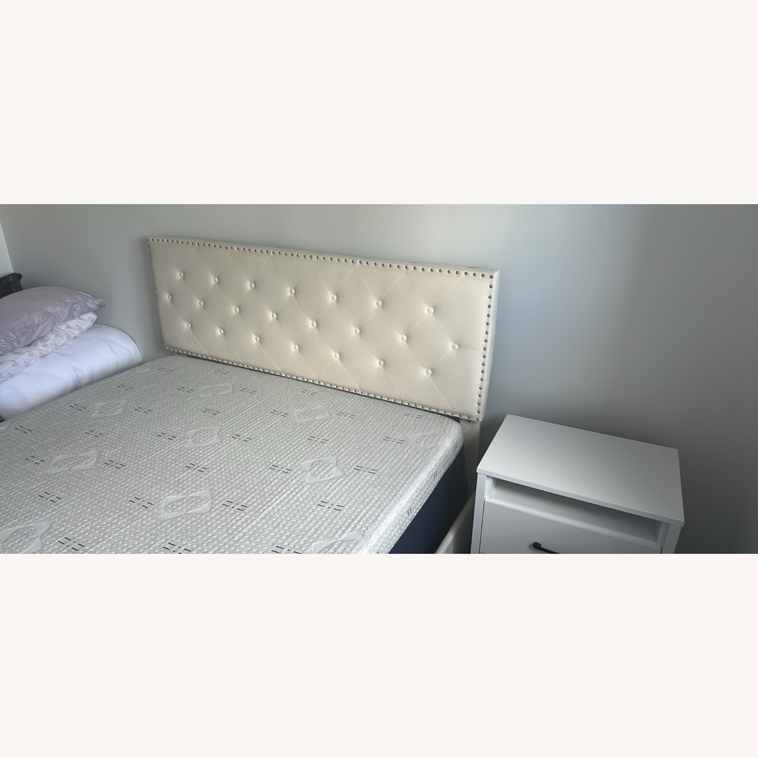 Contemporary Queen Bed - image-4