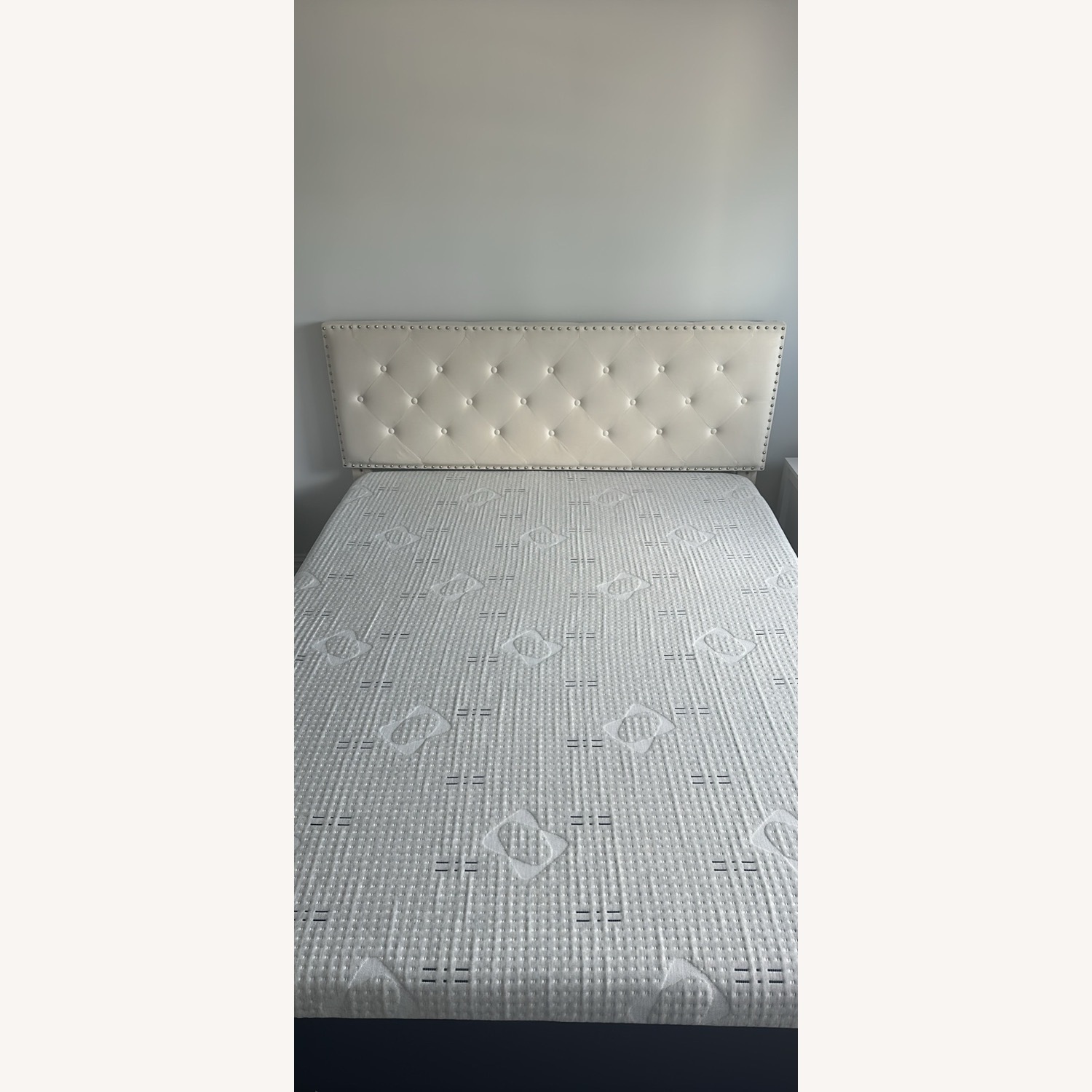 Contemporary Queen Bed - image-3