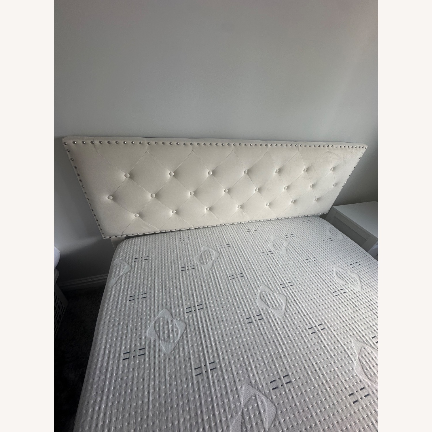 Contemporary Queen Bed - image-9