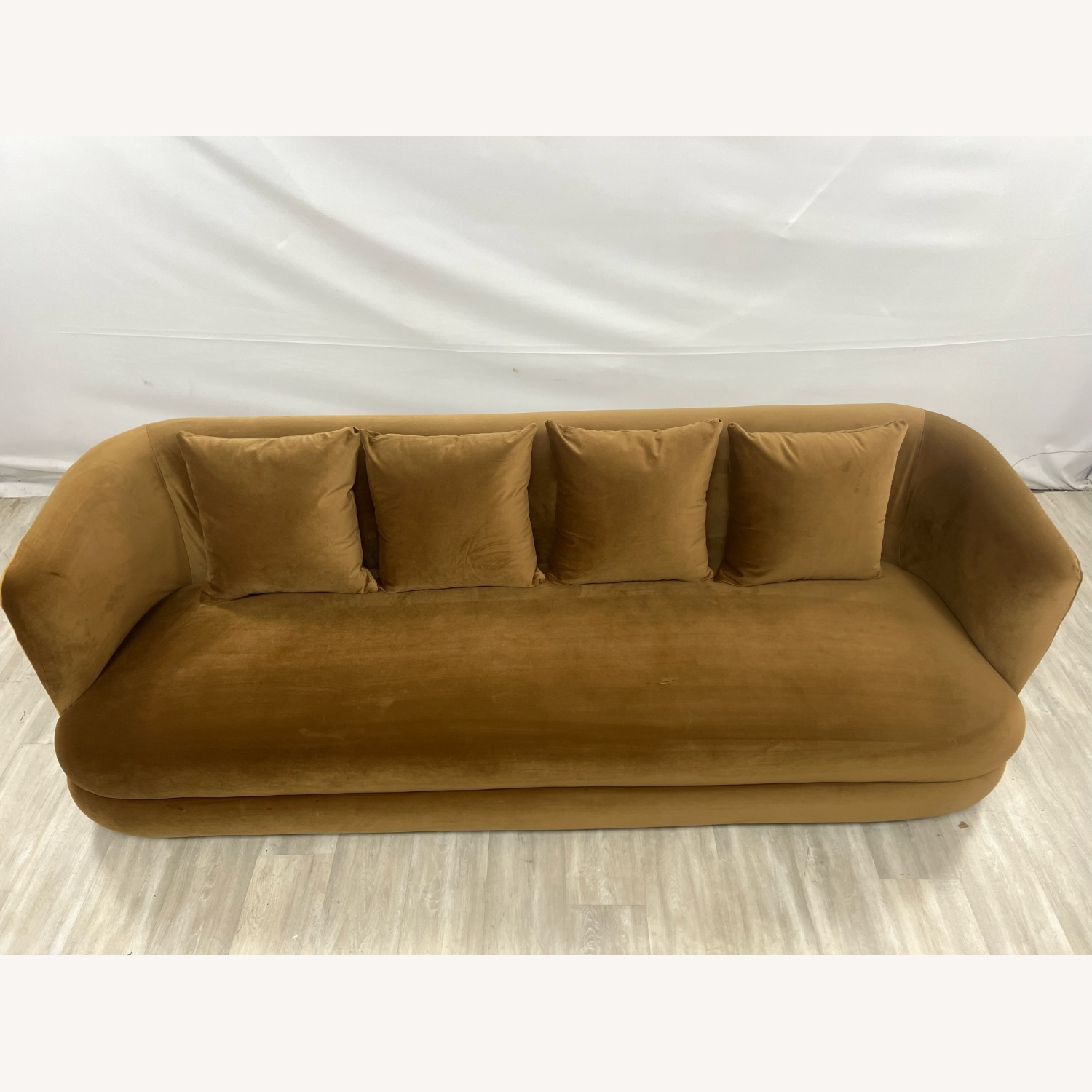 Meridian Furniture Alder Velvet Loveseat - image-7