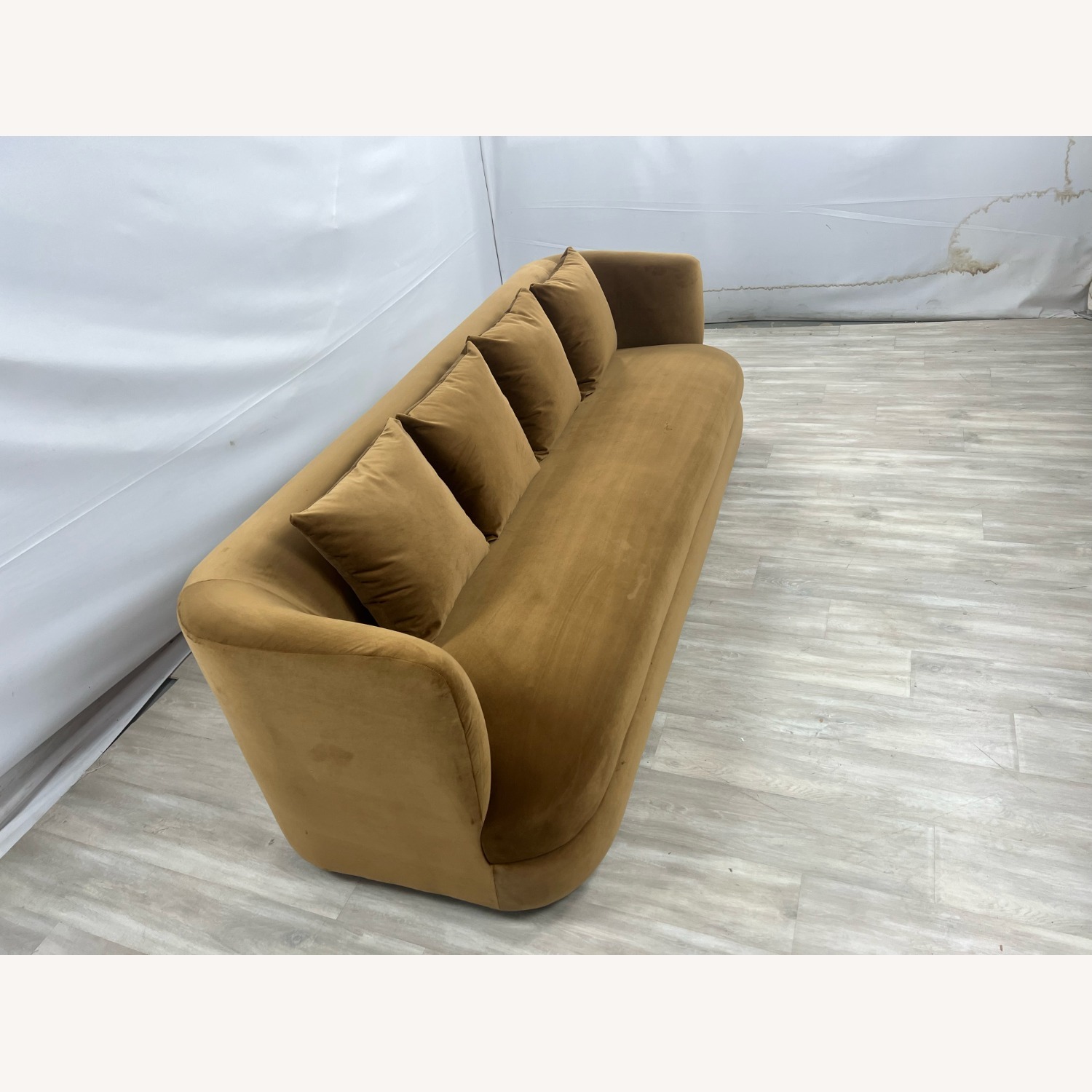 Meridian Furniture Alder Velvet Loveseat - image-6