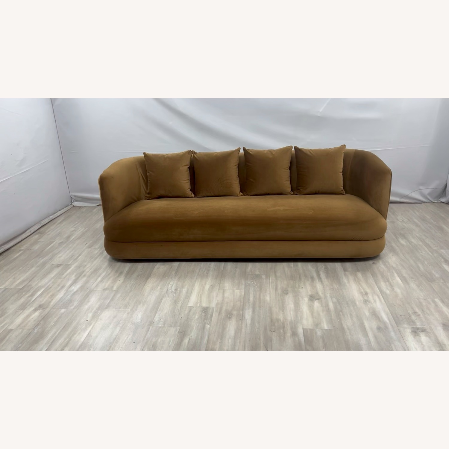 Meridian Furniture Alder Velvet Loveseat - image-11