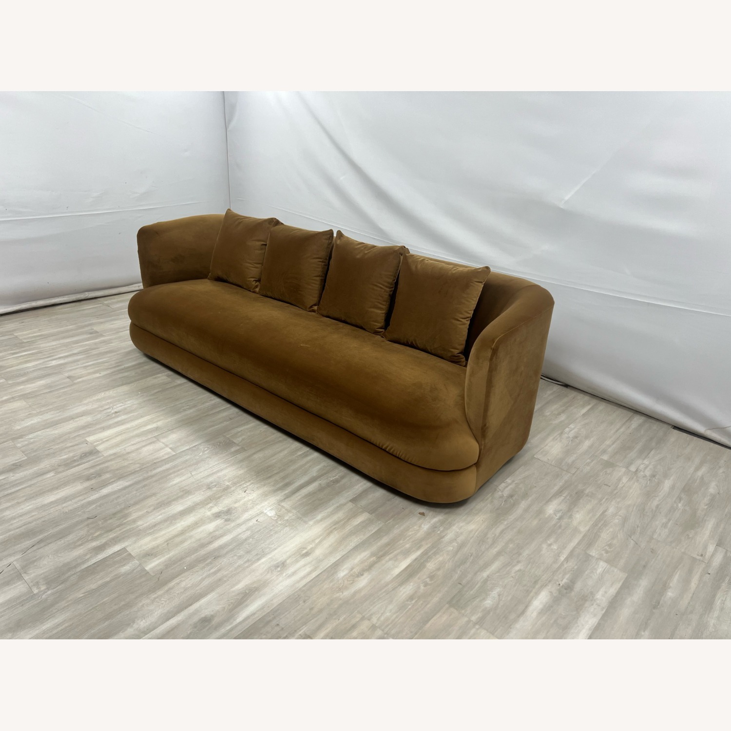 Meridian Furniture Alder Velvet Loveseat - image-4