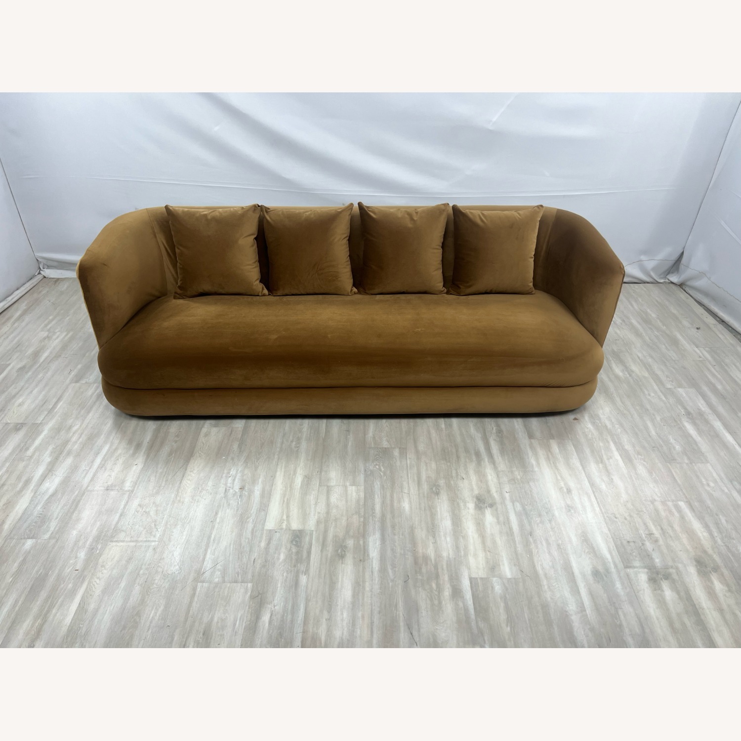 Meridian Furniture Alder Velvet Loveseat - image-2