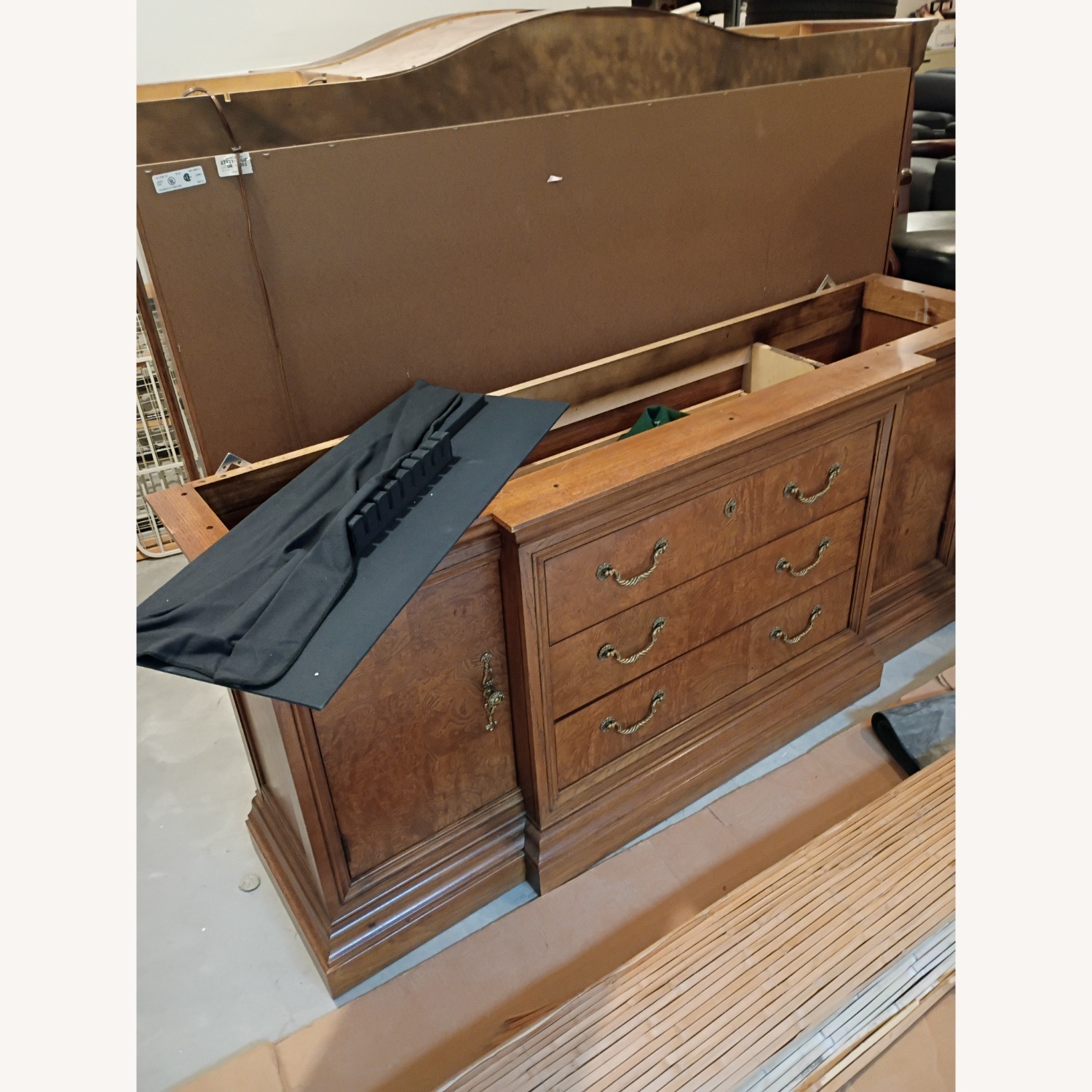 China Cabinet Credenza Lighted - image-3