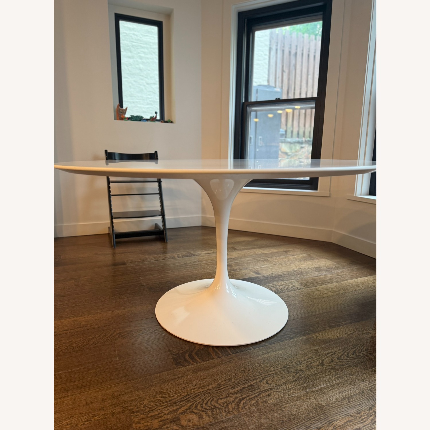 Knoll Saarinen Round Dining Table - image-4