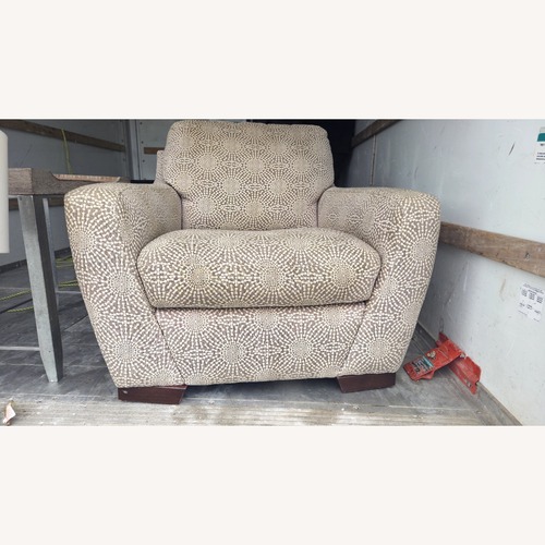 Used Raymour & Flanigan Fabric Accent Chair for sale on AptDeco
