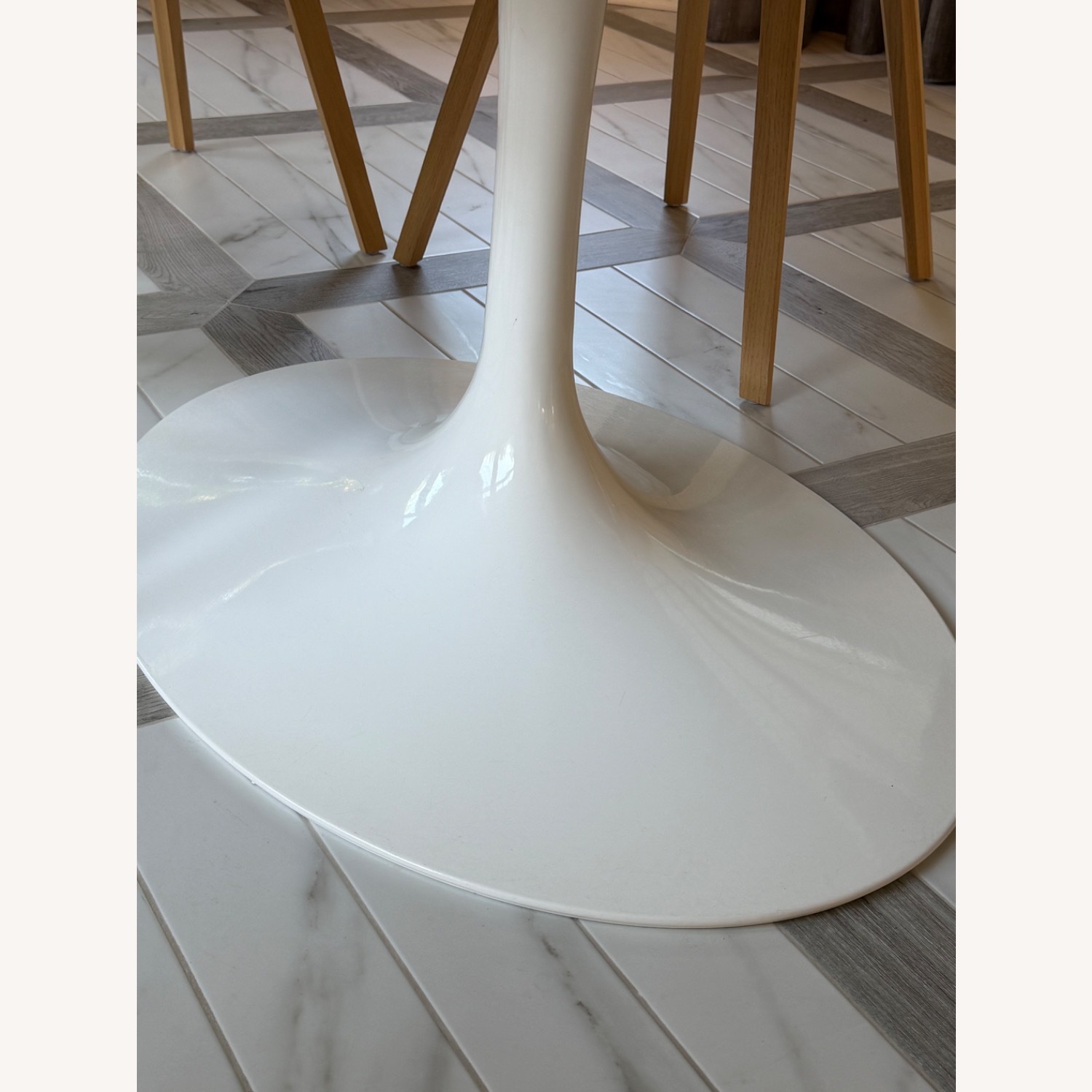 Knoll Saarinen White Dining Table - image-4