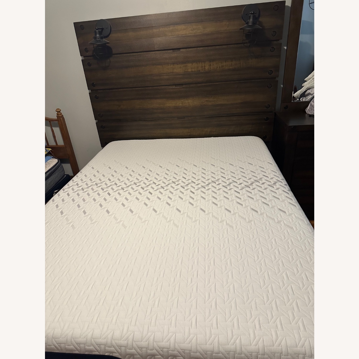 Bob’s Discount Furniture Sonoma Queen Bed - image-2