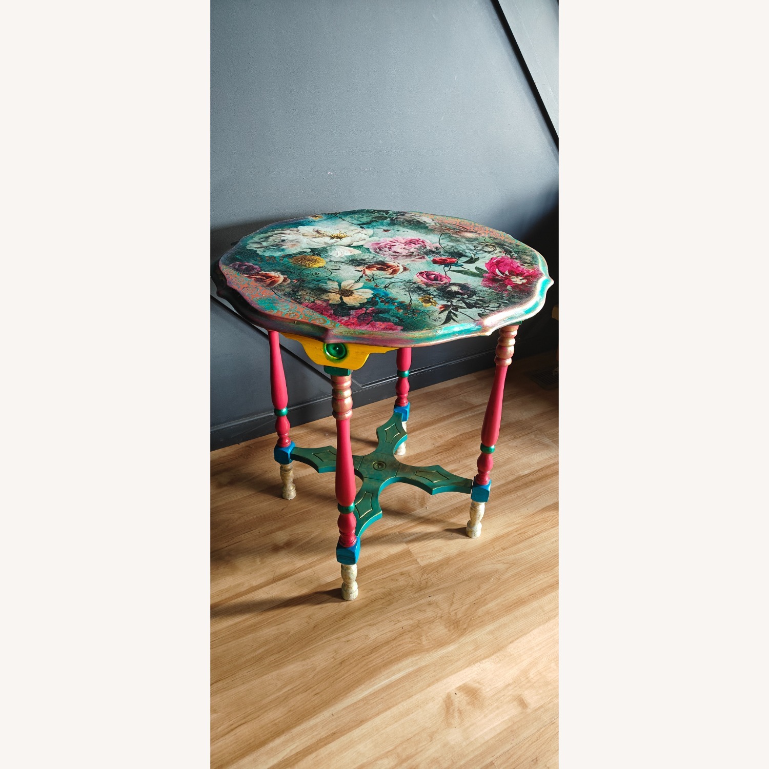 Vintage/Antique Chalk Painted Side Table - image-9