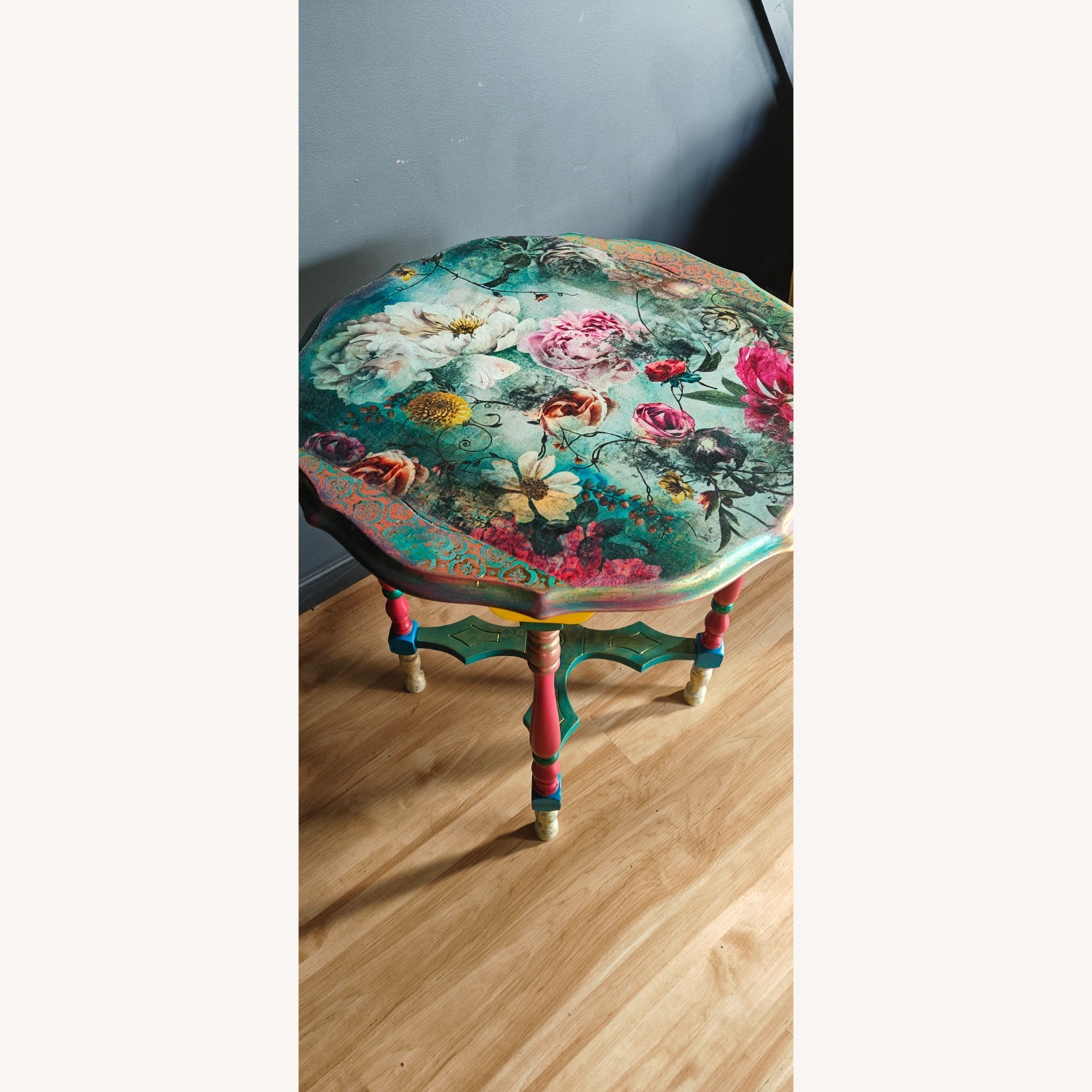 Vintage/Antique Chalk Painted Side Table - image-5