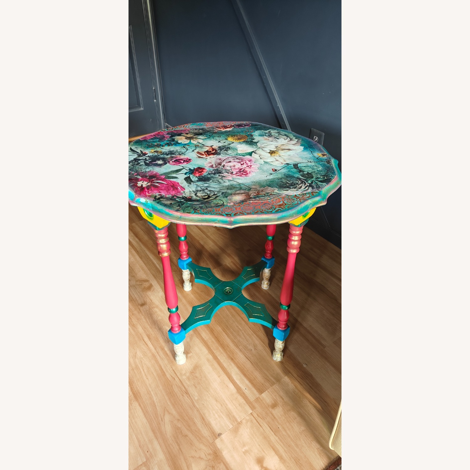 Vintage/Antique Chalk Painted Side Table - image-1