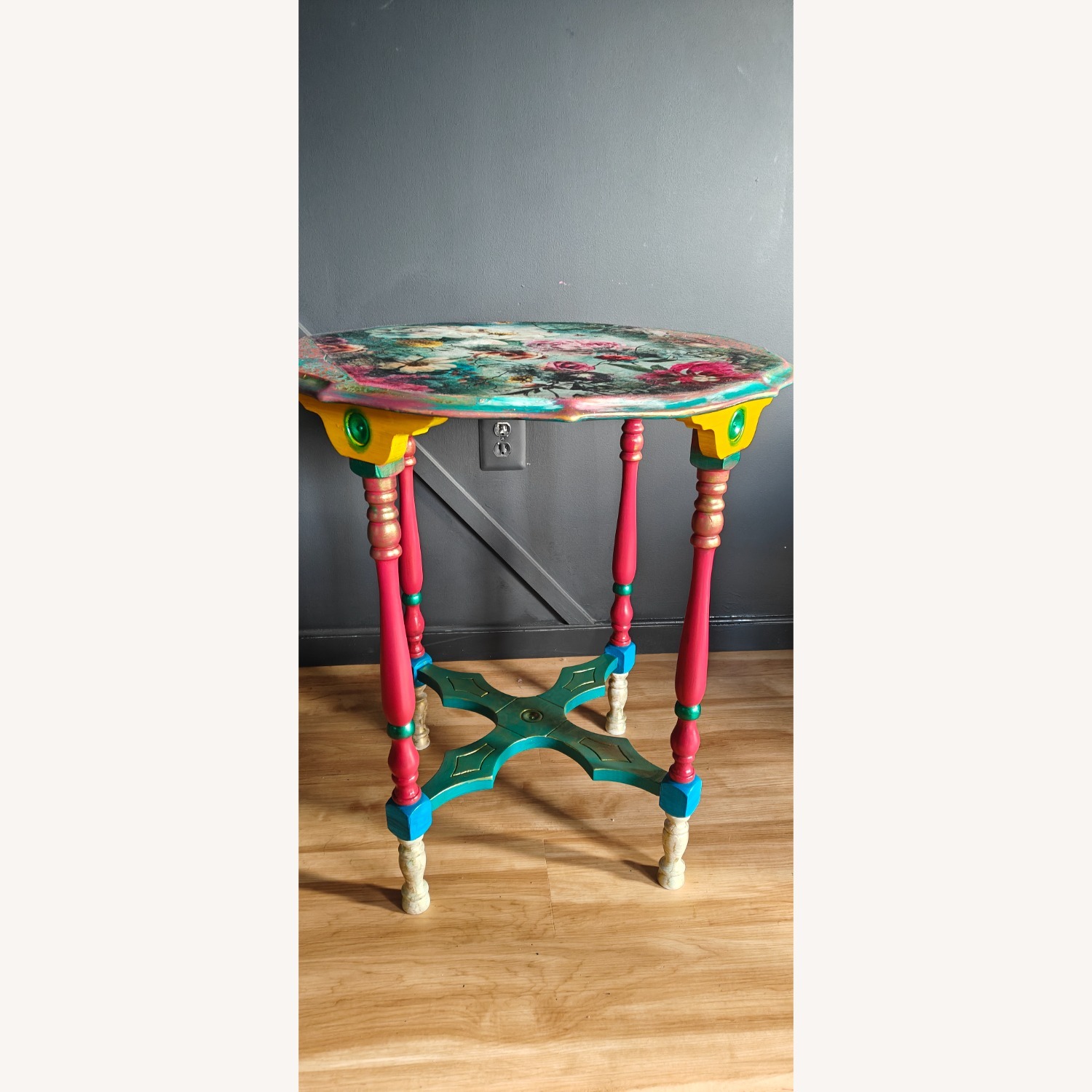 Vintage/Antique Chalk Painted Side Table - image-8