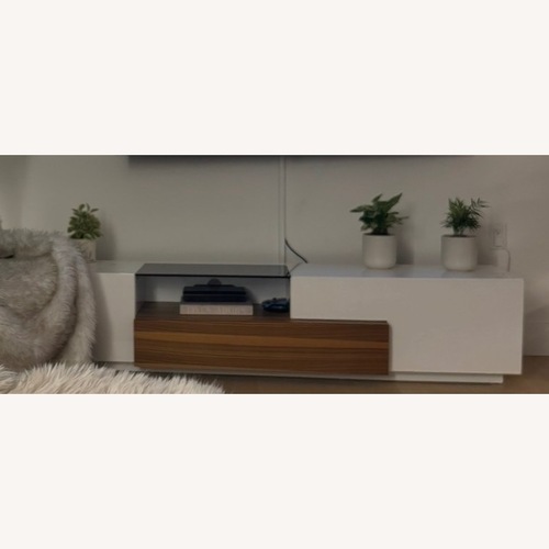 Used Wayfair Verneuil White Wood Media Storage for sale on AptDeco