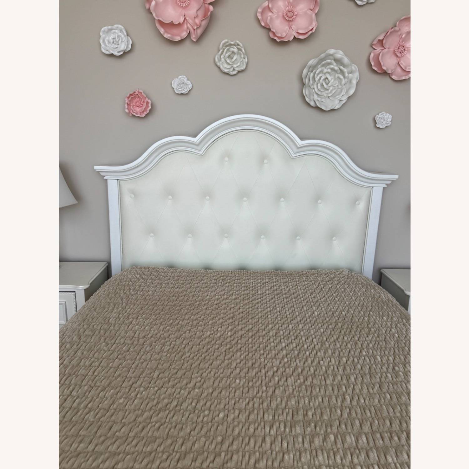 Gina White Wood King Bed - image-3