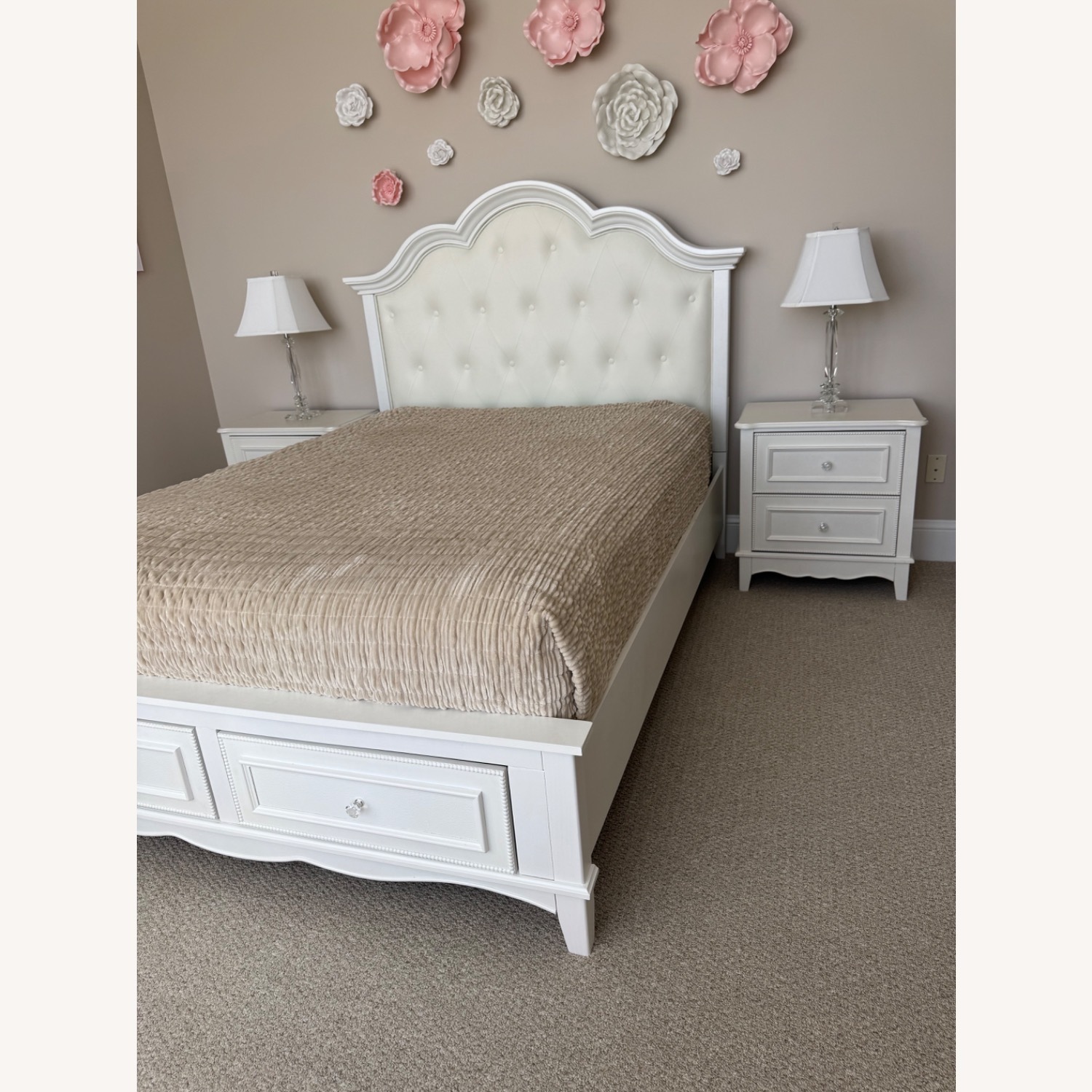 Gina White Wood King Bed - image-4