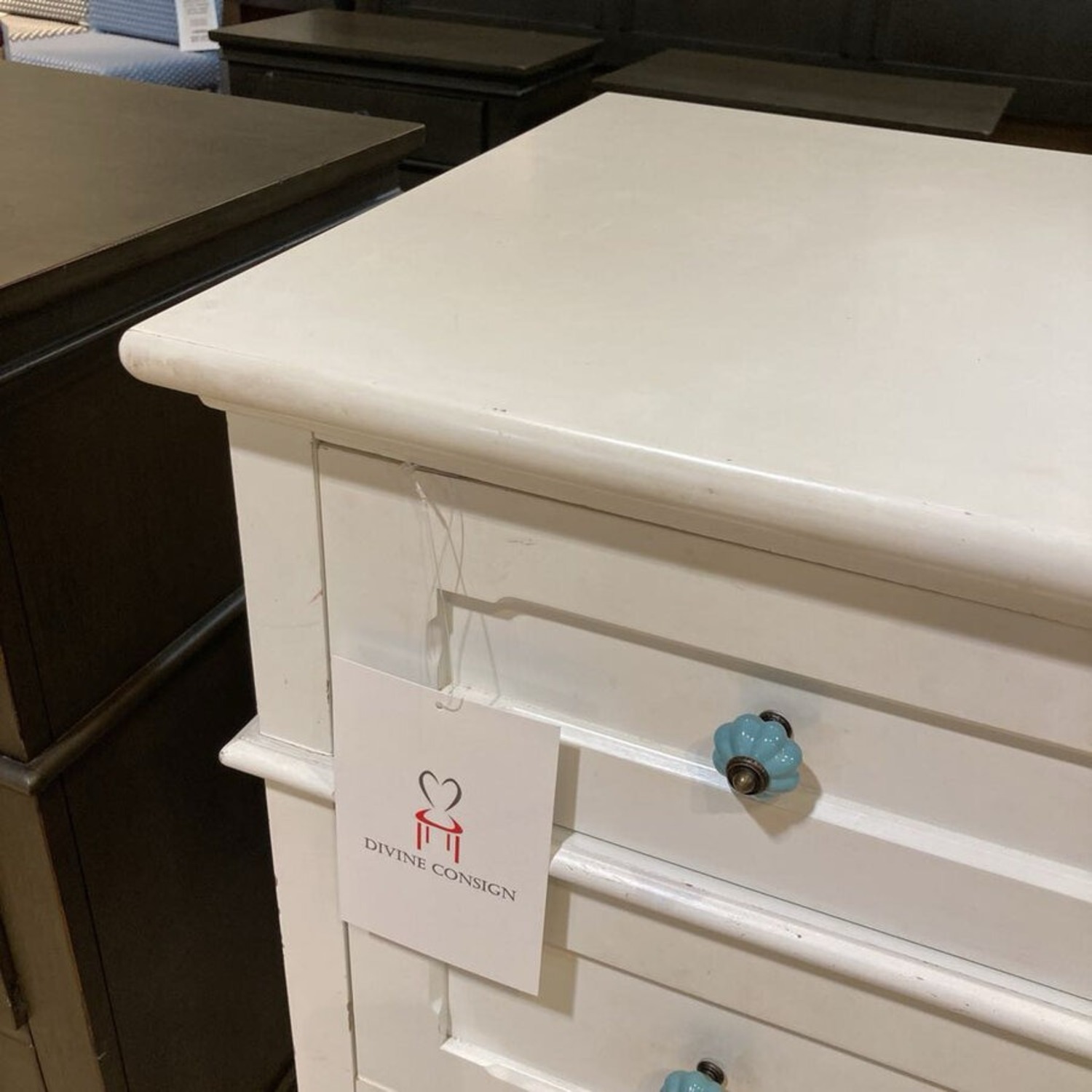 4-Drawer W Decorative Glass Pulls Dresser - image-4