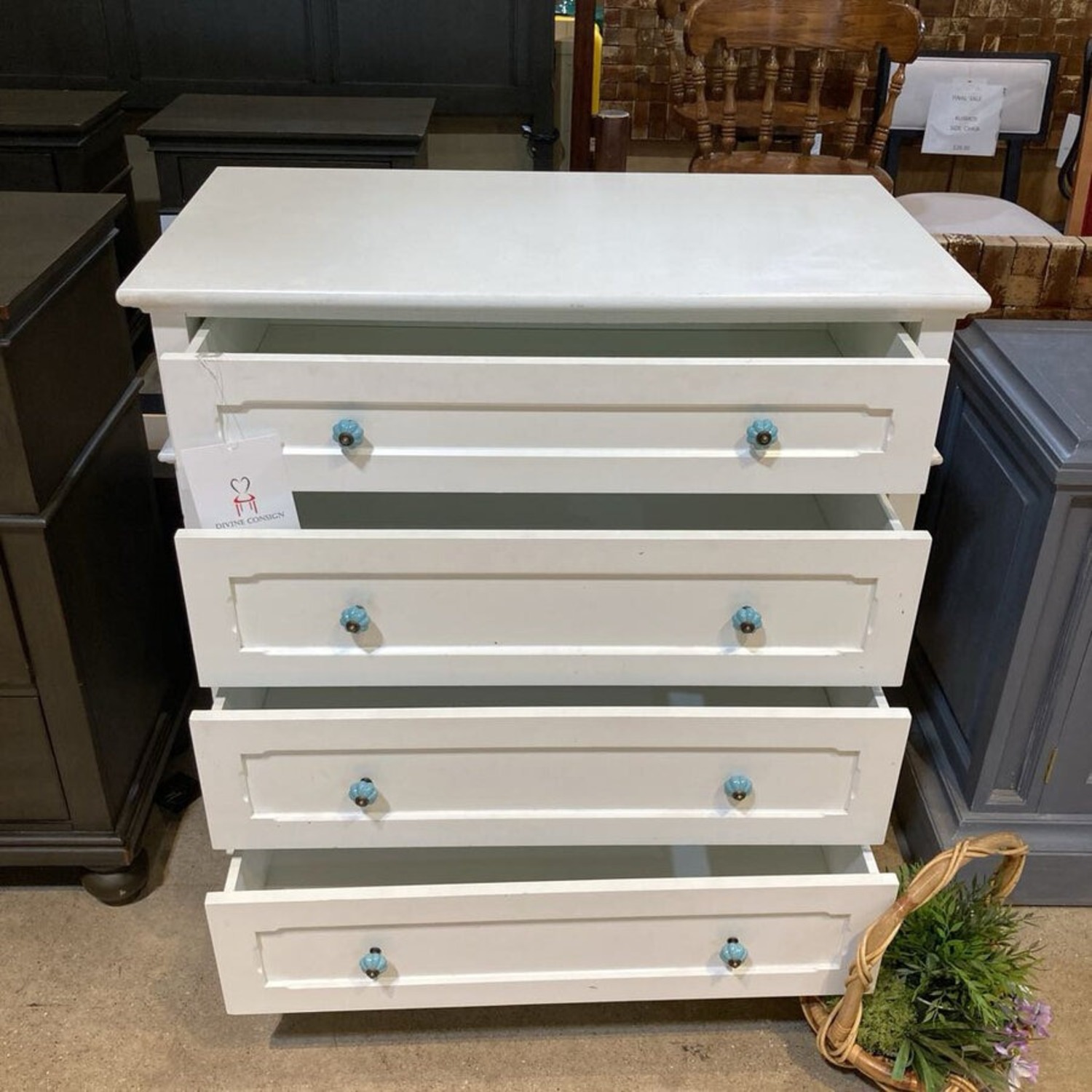 4-Drawer W Decorative Glass Pulls Dresser - image-6