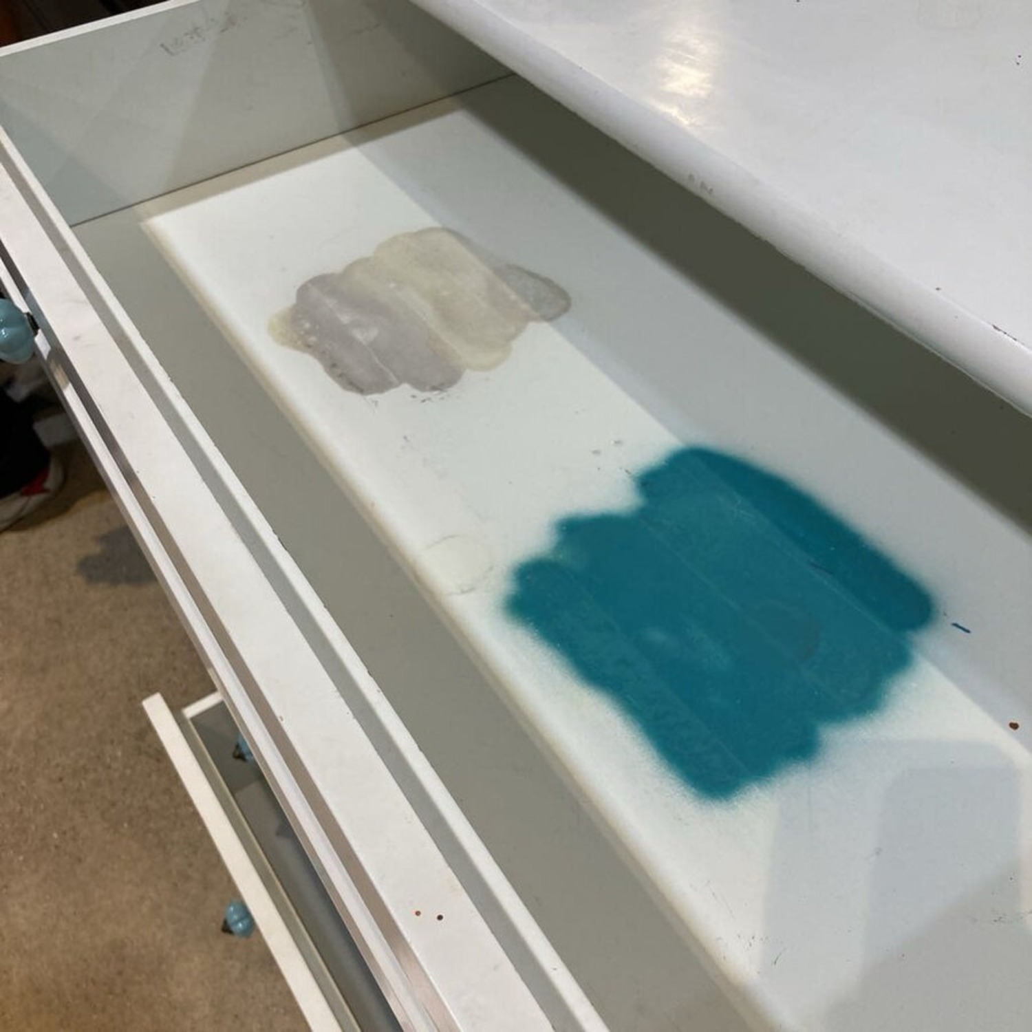 4-Drawer W Decorative Glass Pulls Dresser - image-7