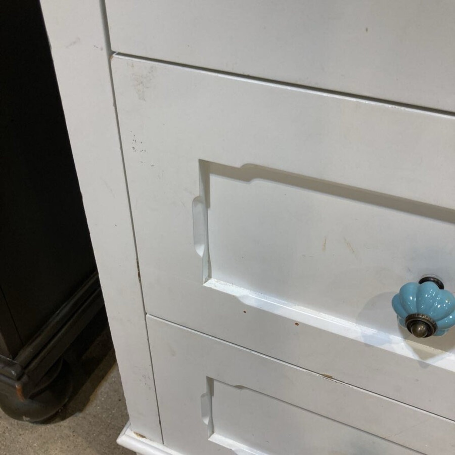 4-Drawer W Decorative Glass Pulls Dresser - image-11