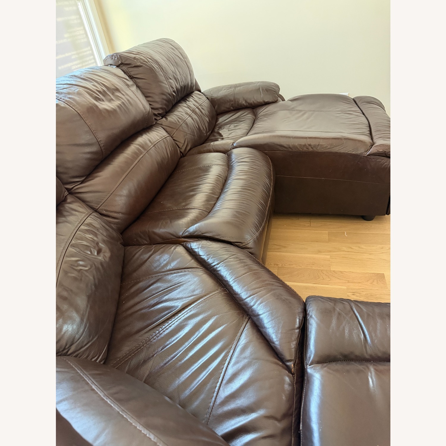 Bob's Discount Furniture Leather 6 Piece Power Reclining Sectional - image-9