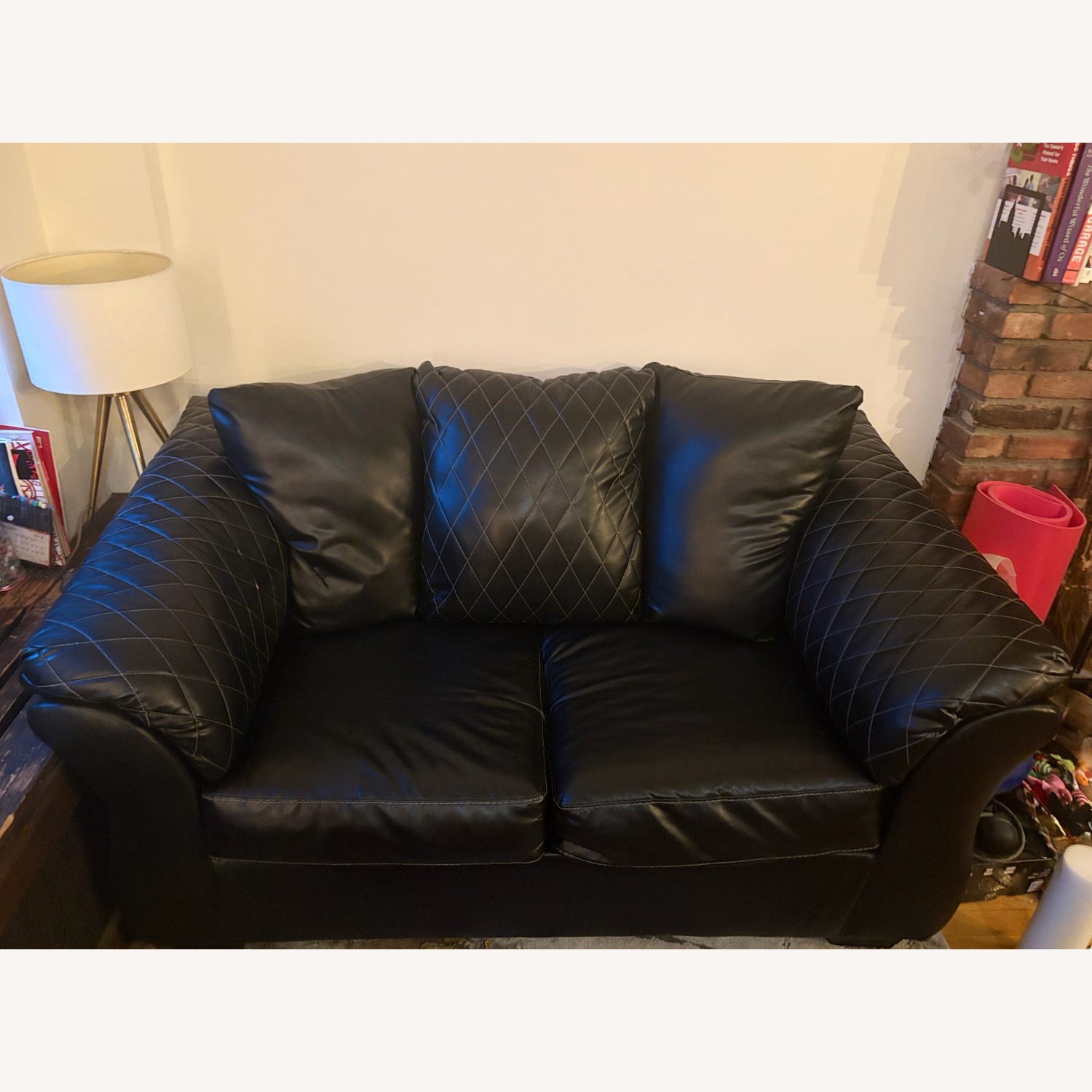 Coleman Furniture Betrillo Black Leather Loveseat - image-3