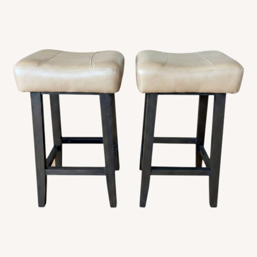 Used Modern Stool for sale on AptDeco