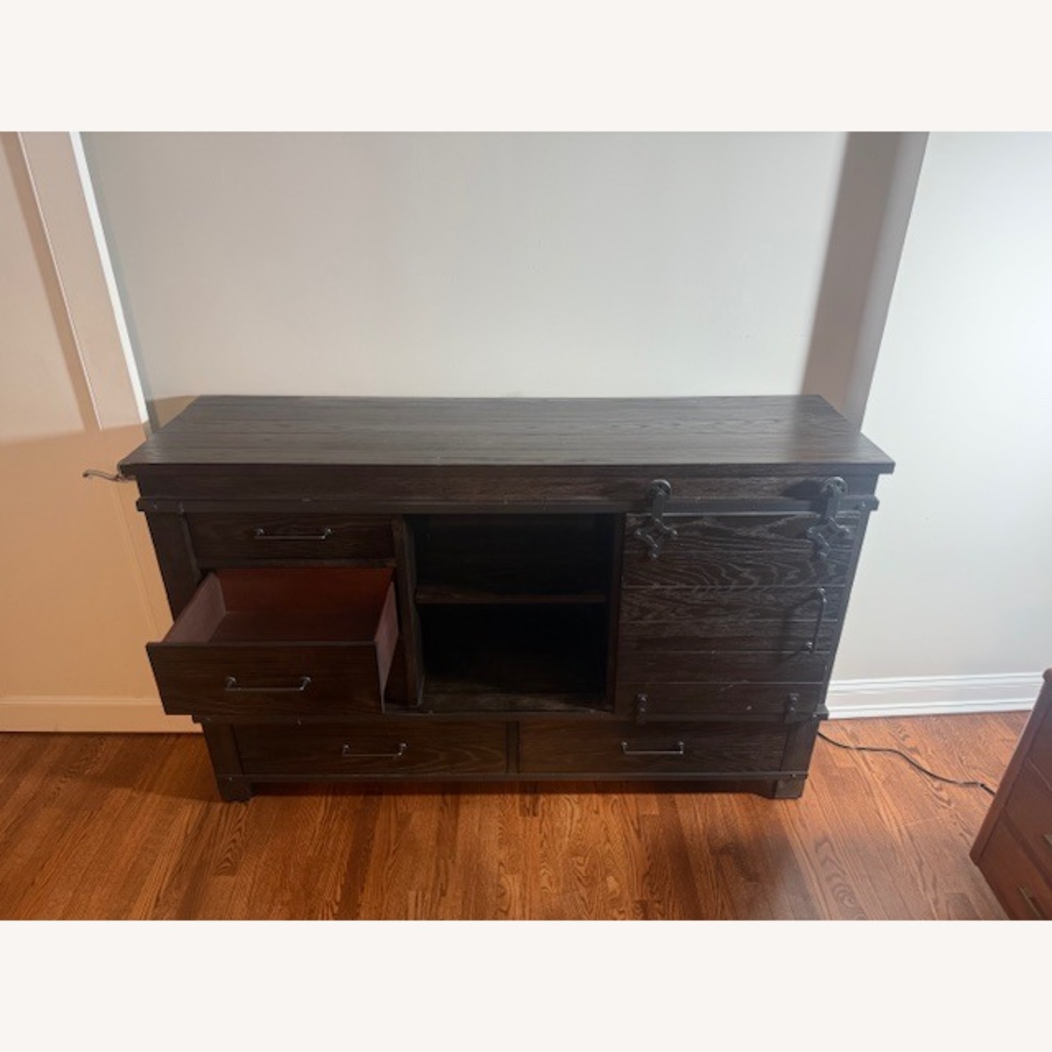 Modern 8 Drawer Dresser - image-2