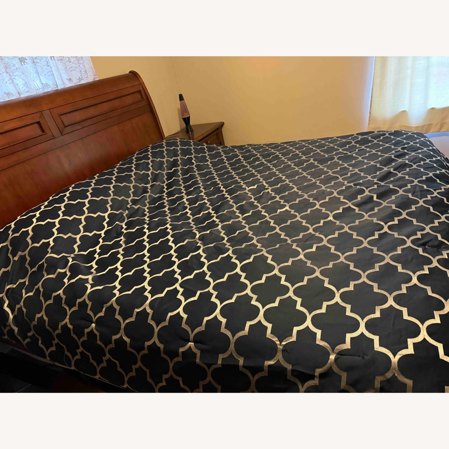 Liberty Furniture Dark Brown King Bed - image-3
