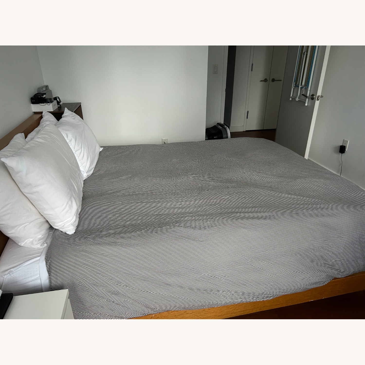 Modern Queen Bed - image-3