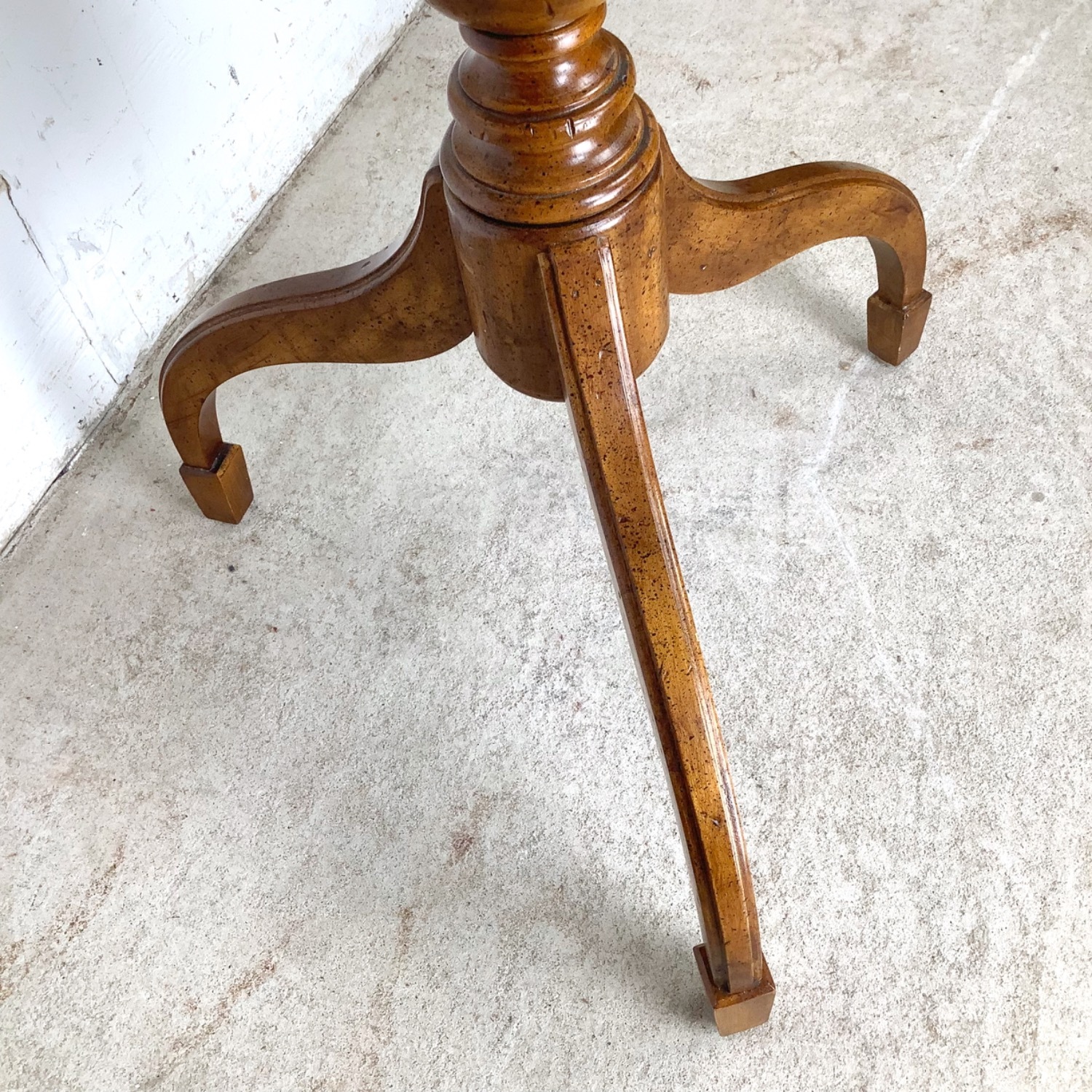 Weiman Burl Veneer Pedestal Accent Table - image-12