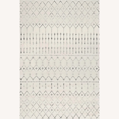 Used Amazon nuLOOM 5x7 Area Rug for sale on AptDeco