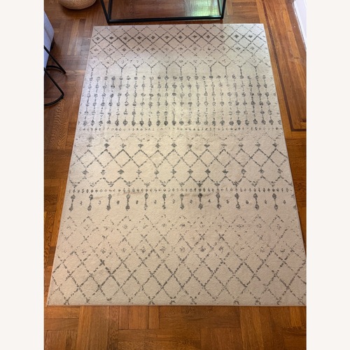 Used Amazon nuLOOM 5x7 Area Rug for sale on AptDeco