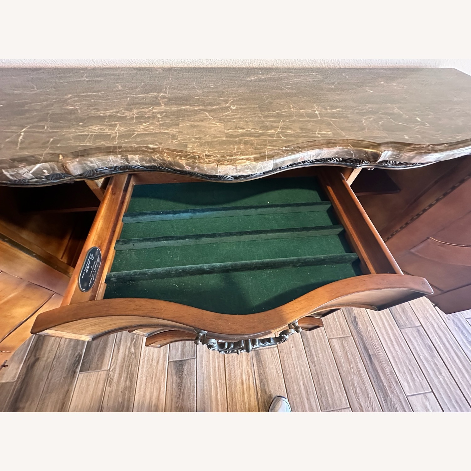 Michael Amini Amaretto Buffet/Hutch - image-4