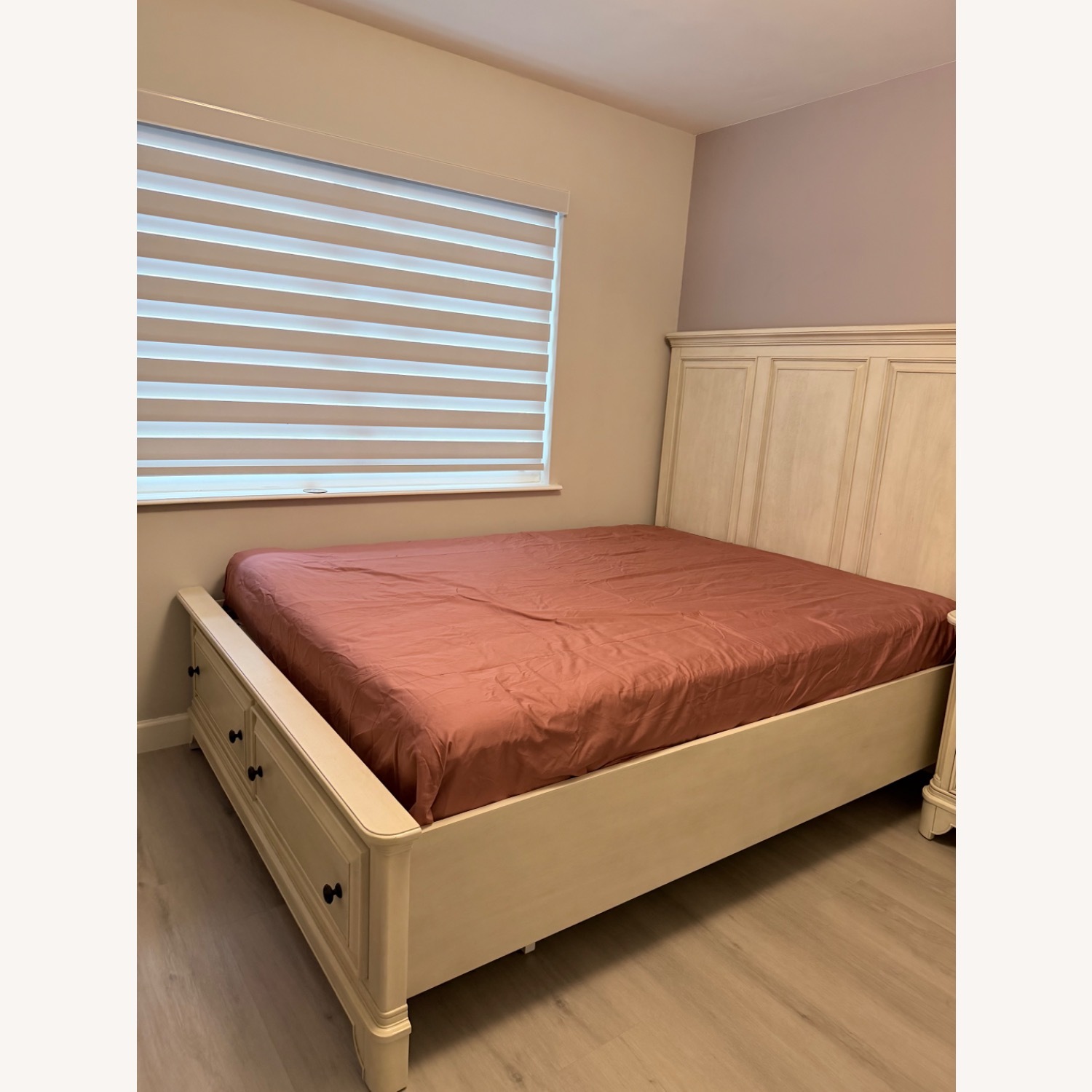 Living Spaces Kinkaid White Queen Bed - image-1