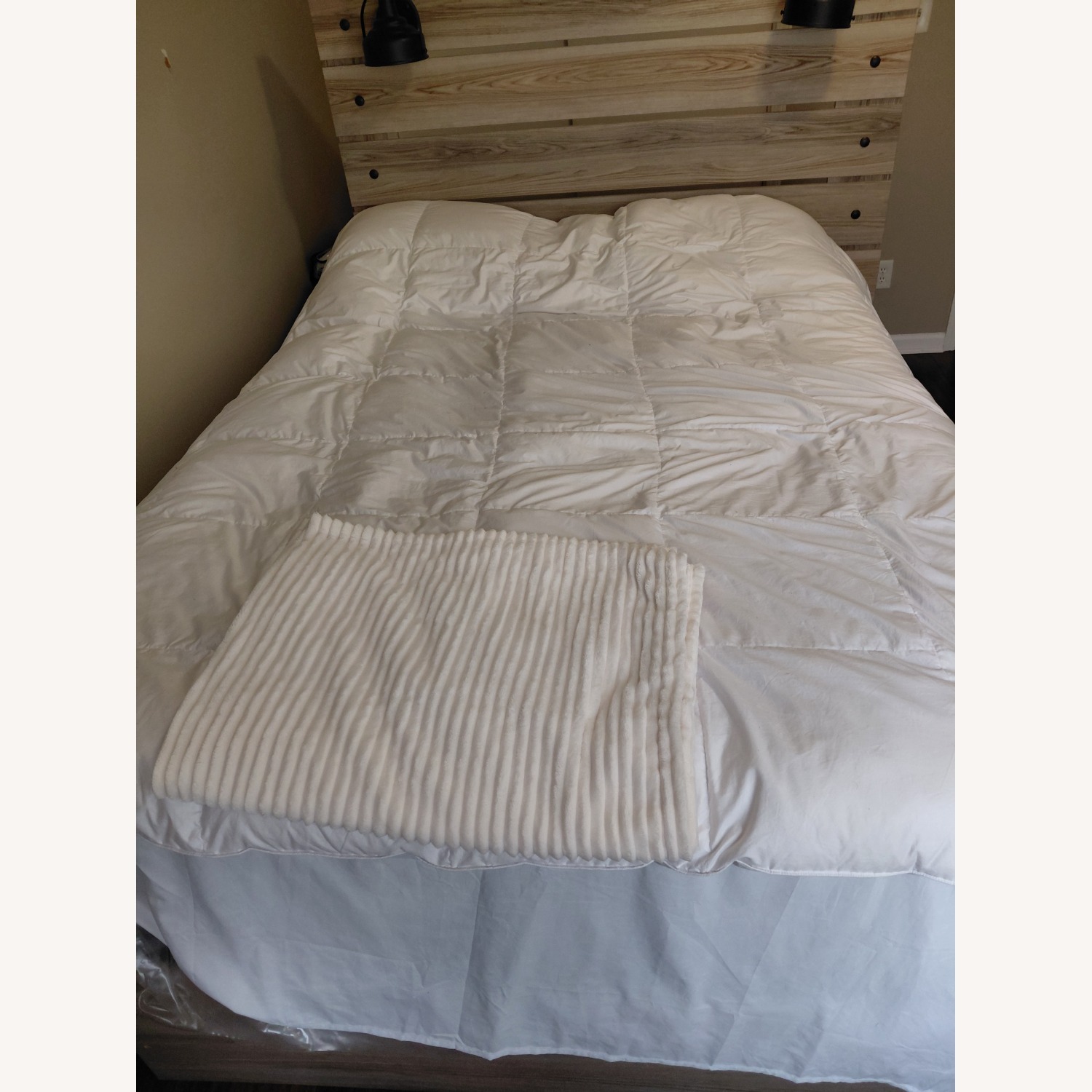 Ashley Furniture Modern Light Oak Queen Bed - image-3